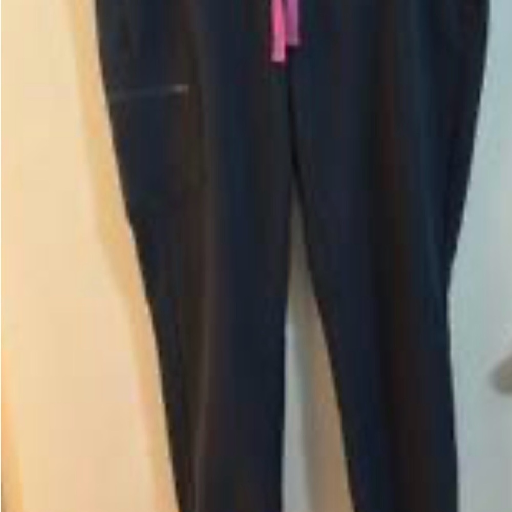 Figs 2XL NSY Casma Three pocket scrub top/Figs 2XL NSY
Zamora scrub Joggers, set
